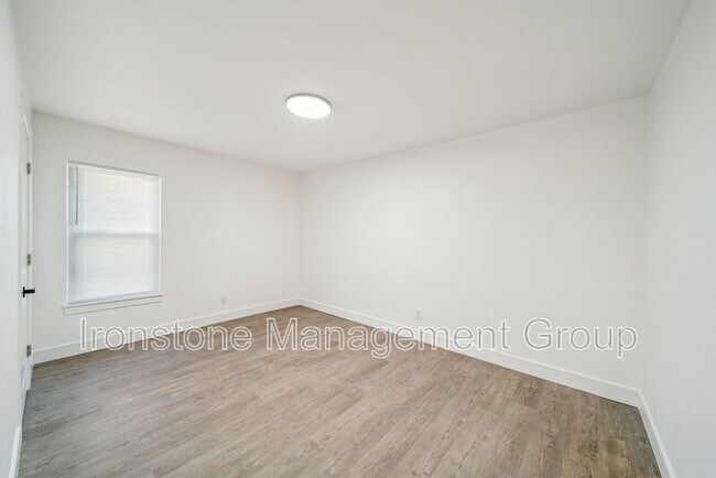 Building Photo - 3169 E 49th St