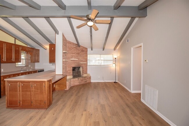 Building Photo - 2024 Bogatto St