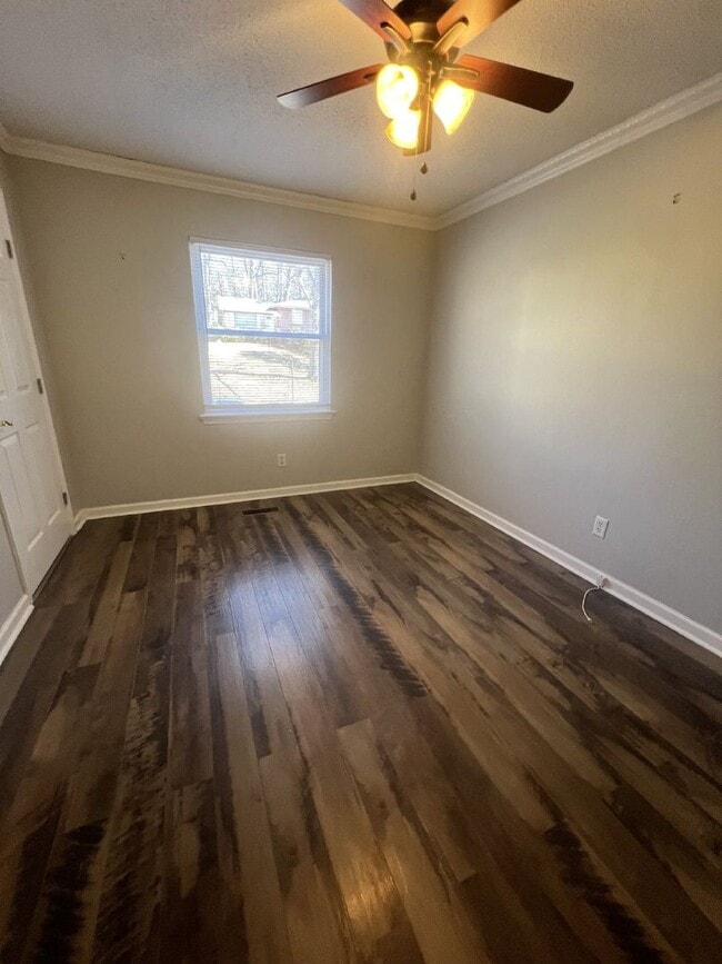Building Photo - Charming 3 Bed, 1.5 Bath Rental Home on St...