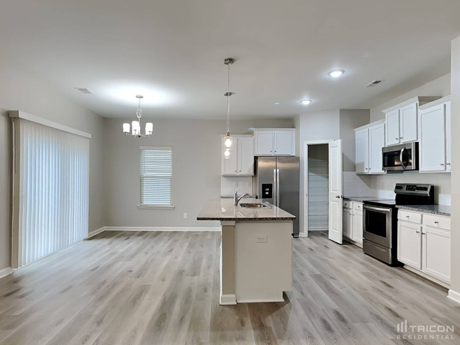 Building Photo - 200 Spring Knoll Dr