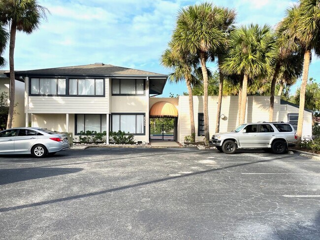 Building Photo - Spacious 2Bed/2Bath Condo for Rent!! Sarasota