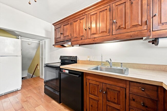 Building Photo - Beautiful 3B/2B Twin with Off-Street Parking in West Chester Borough