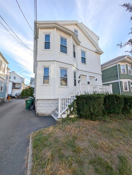 Building Photo - 615 Boston Ave