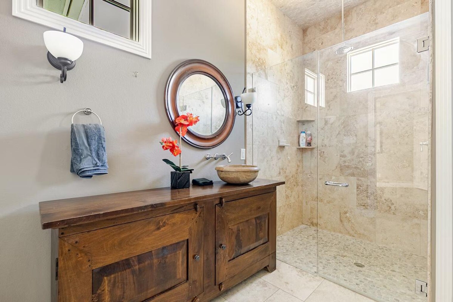 Building Photo - 805 The High Rd