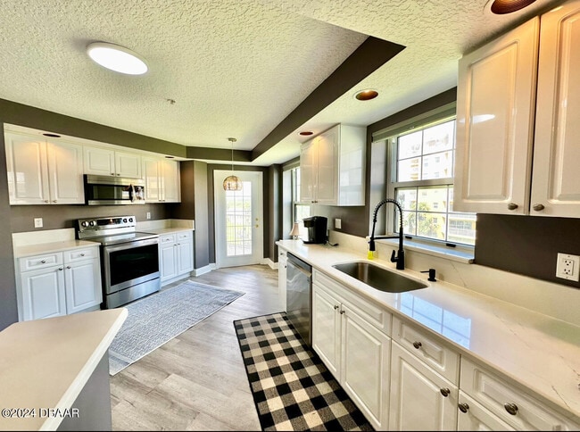 Building Photo - 4670 Links Village Dr