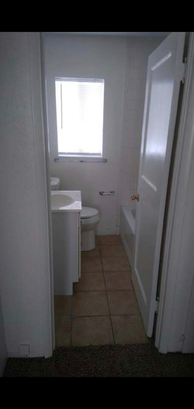 Building Photo - 3317 N Glenn Ave