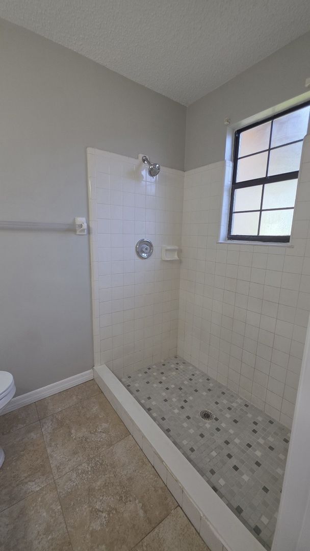Building Photo - Palm Coast 4 Bedroom 2 Bath in the W Section