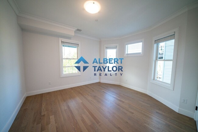 Building Photo - 37 Calumet St