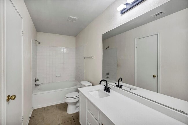 Building Photo - 2400 Byfield Dr