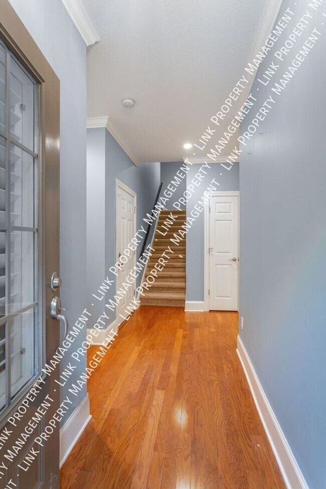 Building Photo - Beautiful large 1800 sf 3/2 for $2000 Townhome in Hixson with a garage and attic storage!