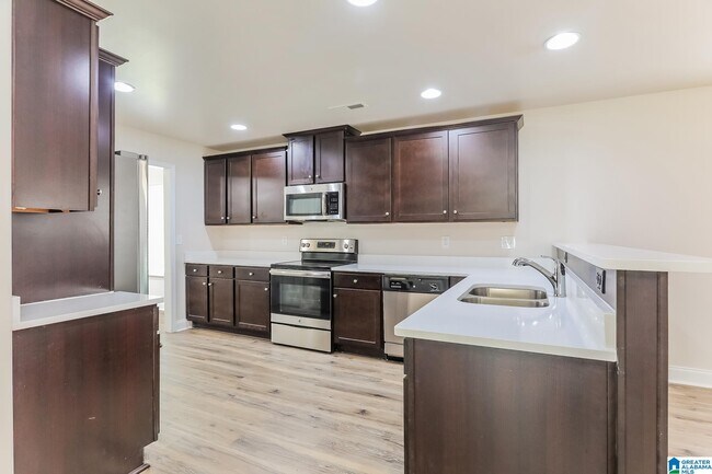 Building Photo - 1055 Clover Ave