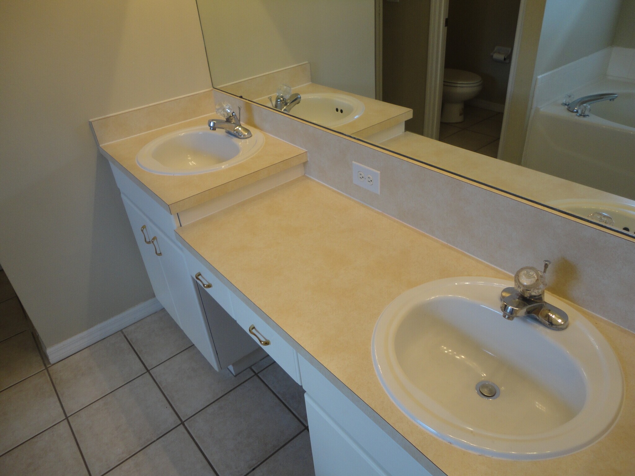 Building Photo - 1452 Baythorn Dr