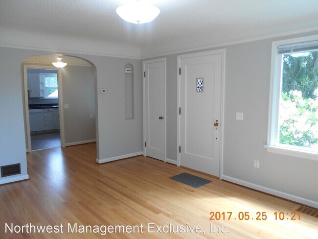 Building Photo - 3 br, 1.5 bath House - 2037 NE Dallas St.