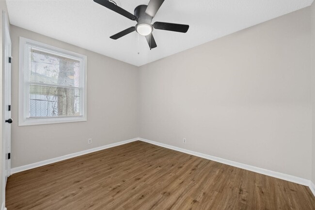 Building Photo - 125 Tandy Dr