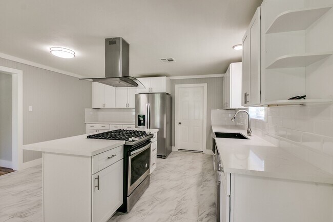 Building Photo - 3901 McKinney Dr