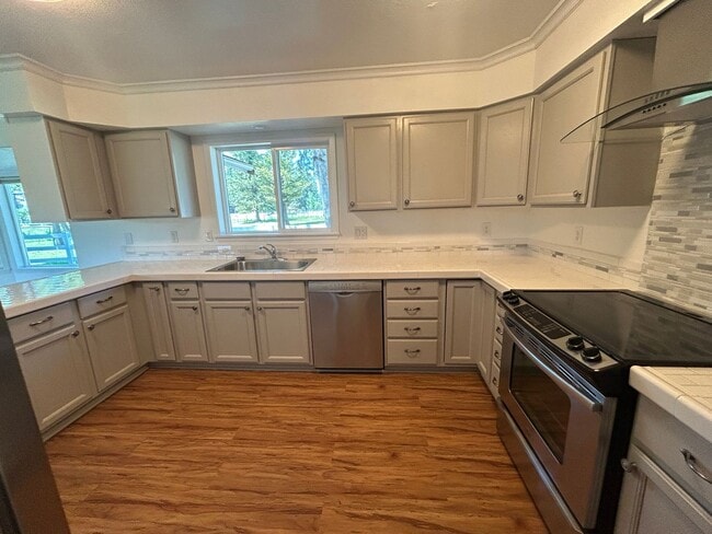 Building Photo - ~5 bedroom in a Picturesque Country Setting~