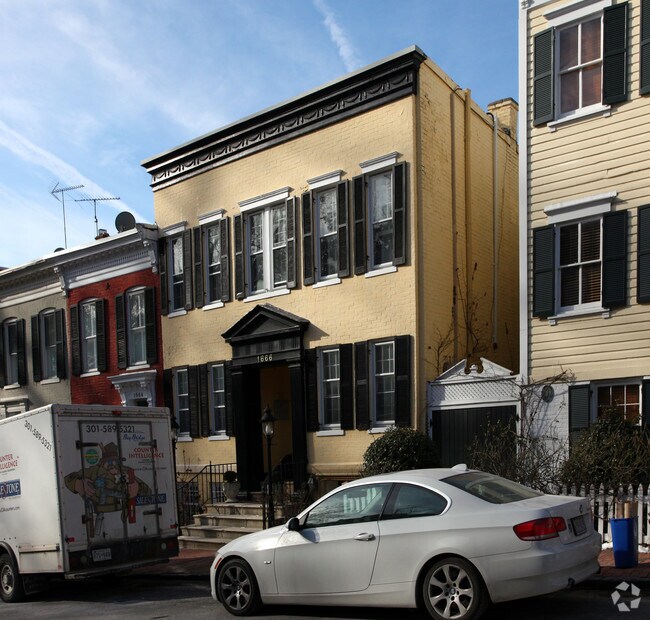 Building Photo - 1666 32nd St NW
