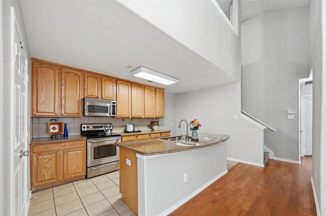 Building Photo - 9842 Wake Bridge Dr