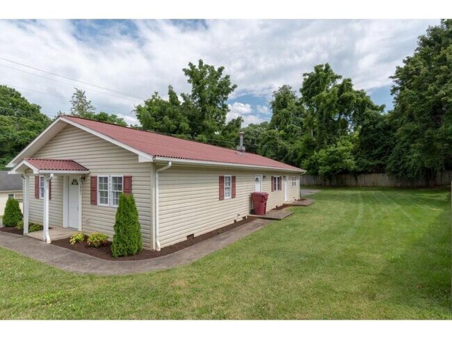 Primary Photo - 1801 Indian Ridge Rd