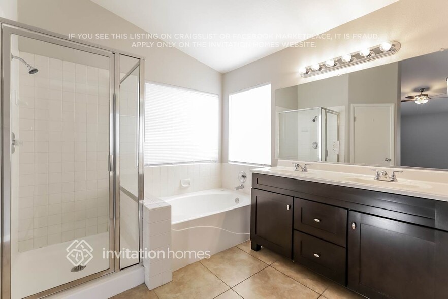 Building Photo - 904 Autumn Royal Ln