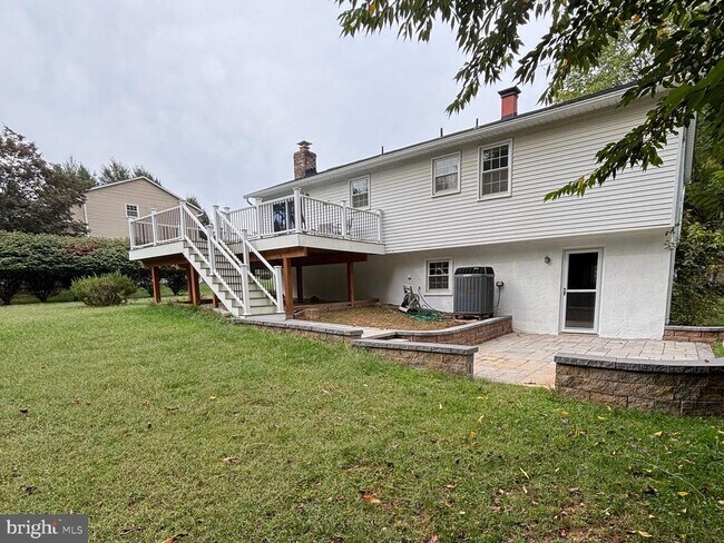 Building Photo - 10038 Chatelaine Cir