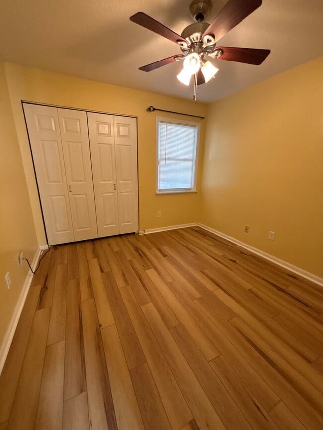 Building Photo - FOR RENT