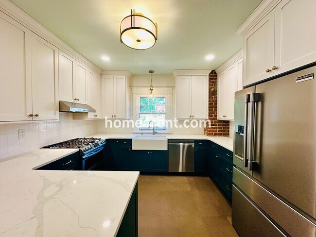 Building Photo - Beautiful, KCMO Home with Historic Charm, Updated Kitchen, Wood Floors and a Fenced Yard!