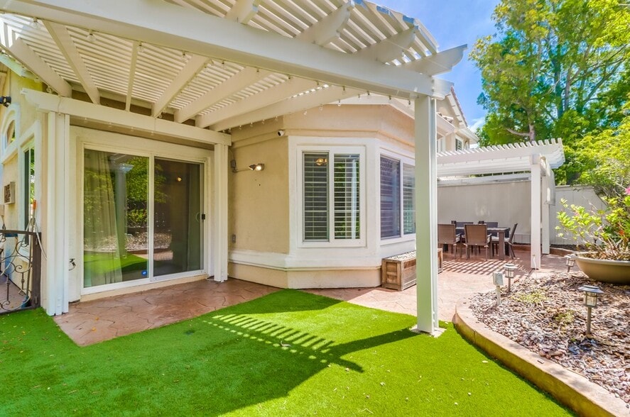 Building Photo - 1098 Torrey Pines Rd