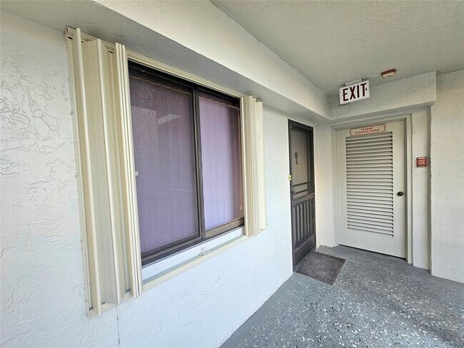 Building Photo - 2232 N Cypress Bend Dr