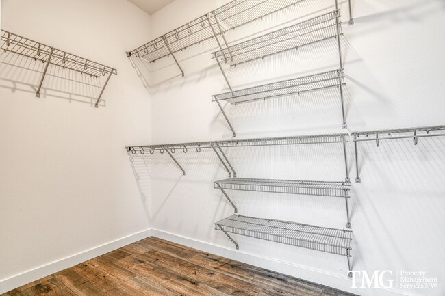 Building Photo - Single level 4 Bedroom 2 Bathroom Home in ...