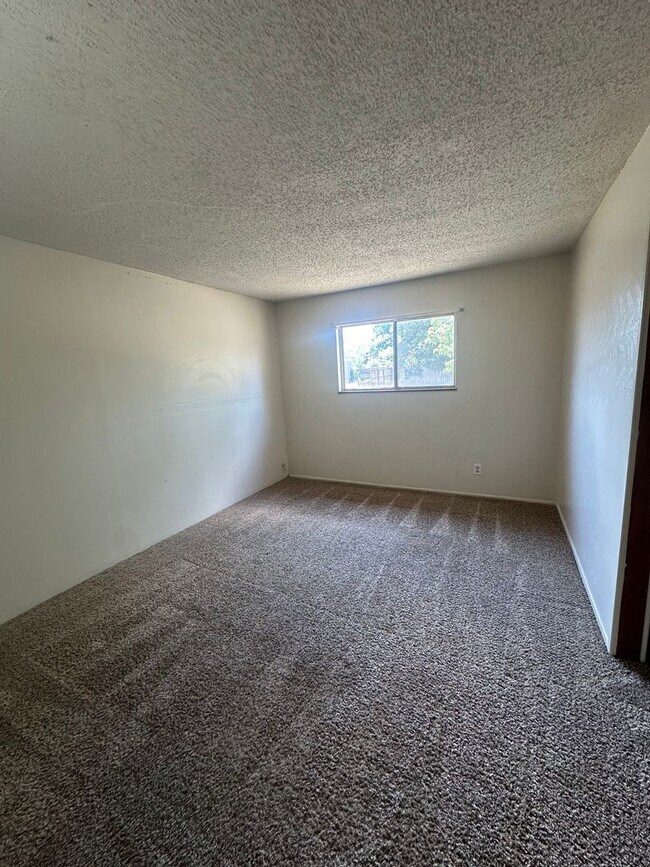 Building Photo - Cozy and Comfortable 3 Bed Home! Sandia Sc...
