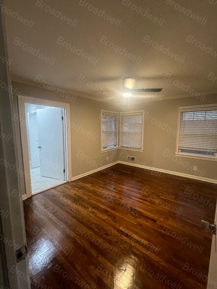 Building Photo - 955 Byron Dr SW