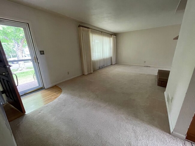 Building Photo - 2310 Fox Dr