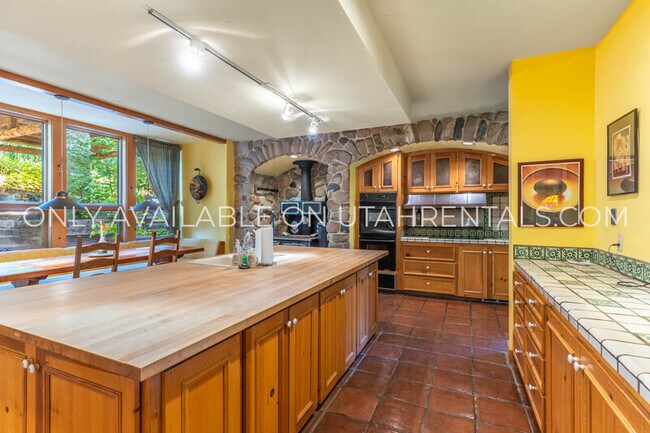 Building Photo - 2718 Stewart Rd