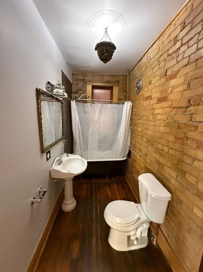 Building Photo - 253 E 5th Ave