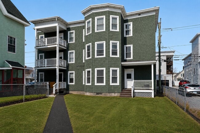 Building Photo - 424 Cedar St