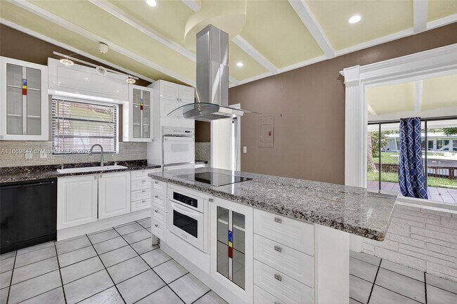Building Photo - 2606 Gulfstream Ln