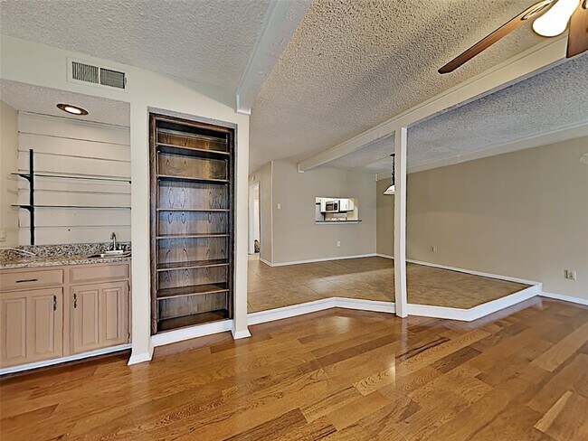 Building Photo - 777 Custer Rd