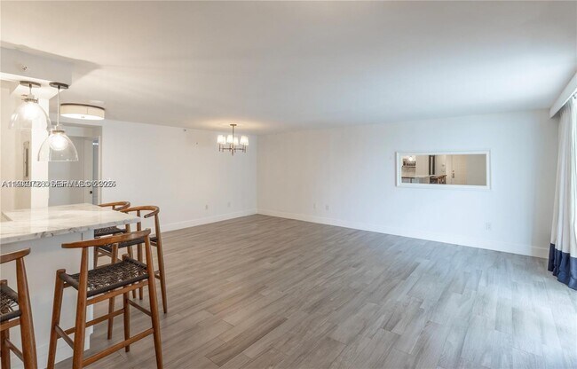 Building Photo - 6061 Collins Ave