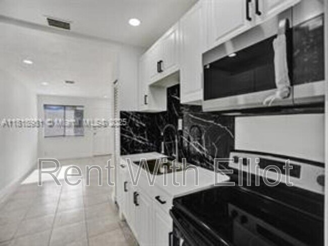 Building Photo - 708 N 20th Ave