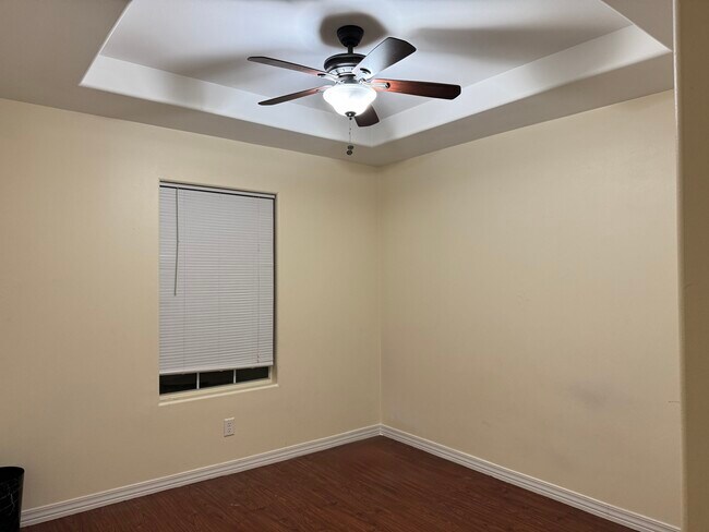 Building Photo - 7204 N 44th Ln