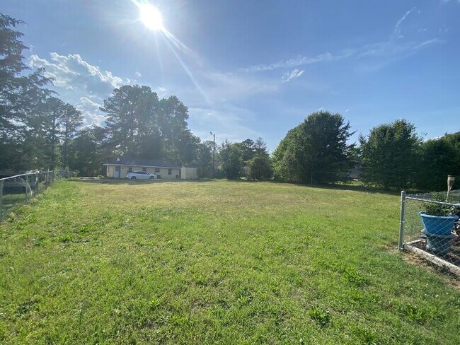 Building Photo - 717 Lunar Dr