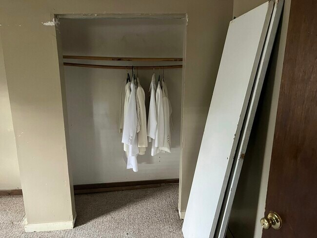 Building Photo - 403 E Division St