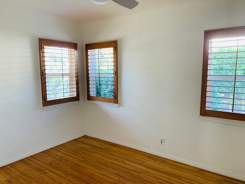 Building Photo - 10623 Olive St