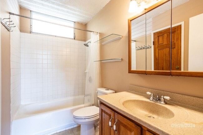 Building Photo - 3br/2ba/2pkg Condo in Waikalani Woodlands Mililani