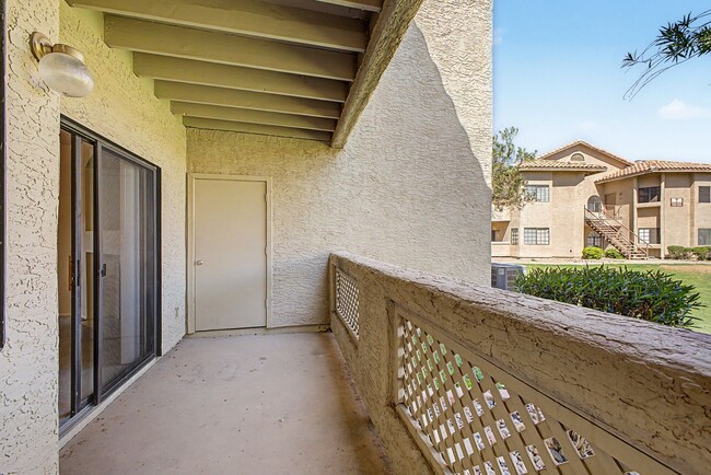Building Photo - 930 N Mesa Dr