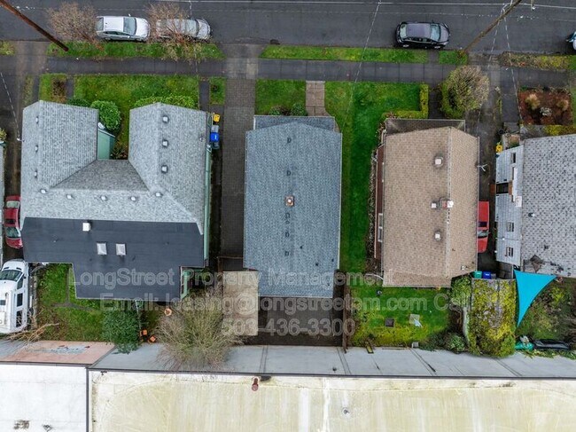 Building Photo - 536 NE San Rafael St