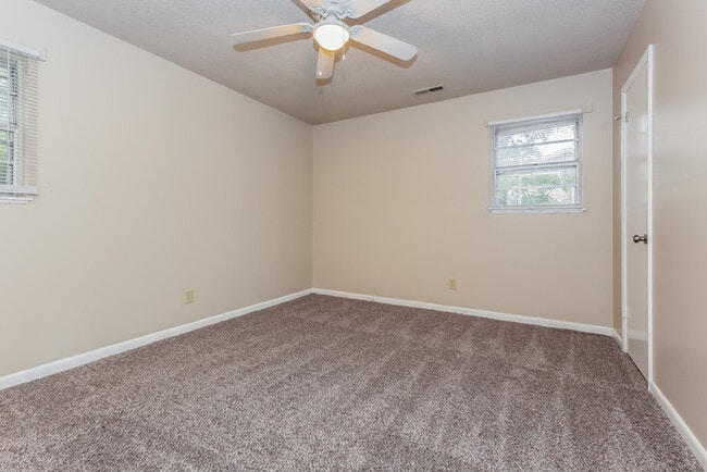 Building Photo - 1011 Hillwood Dr SW