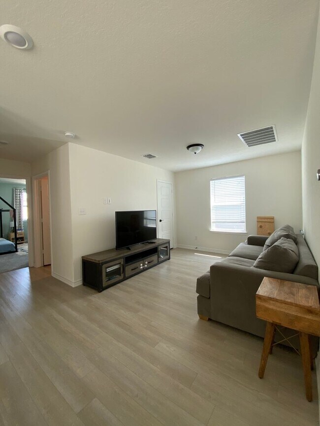 Building Photo - 1/2 FIRST MONTH'S RENT IF YOU MOVE IN BY 8...