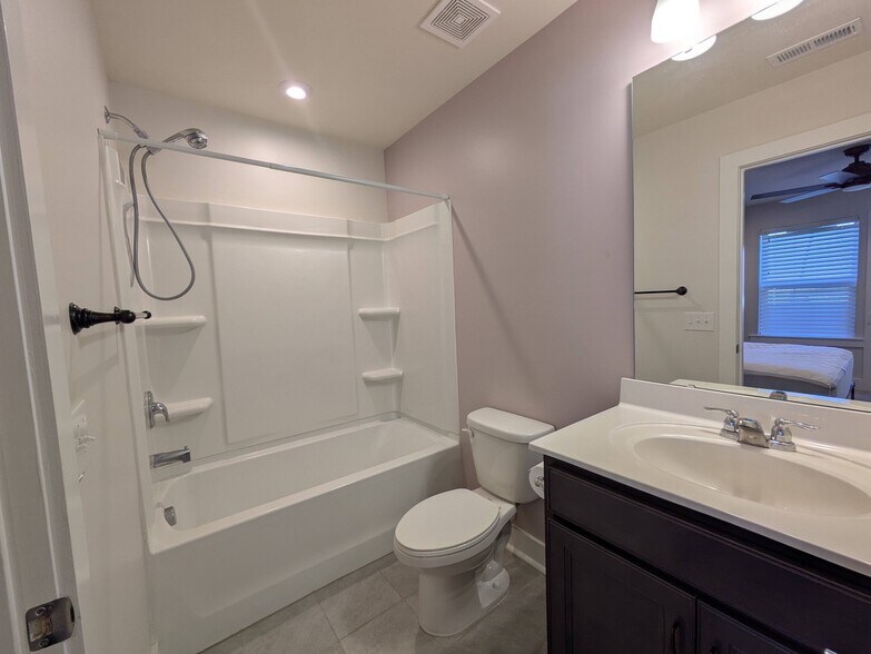 Third bath - 15037 New Amsterdam Ln